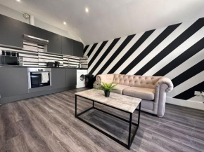 FLASH SALE King Size Bed Super Central One Bed Apartment next to Brighton Seafront 2
